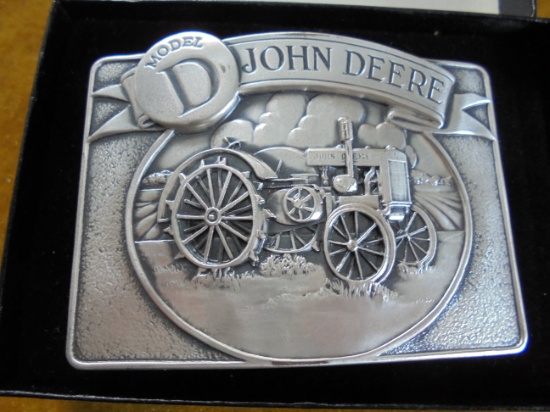 1988 JOHN DEERE BELT BUCKLE IN BOX--"MODEL 'D' TRACTOR