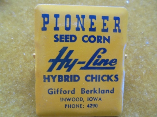 VINTAGE PIONEER SEED CORN & HY-LINE HYBRID CHICKS ADVERTISING DESK CLIP-EXCELLENT CONDITION