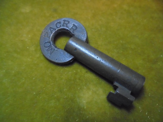 VINTAGE MISSOURI PACIFIC RAILROAD BRASS LOCK KEY-GOOD MARK