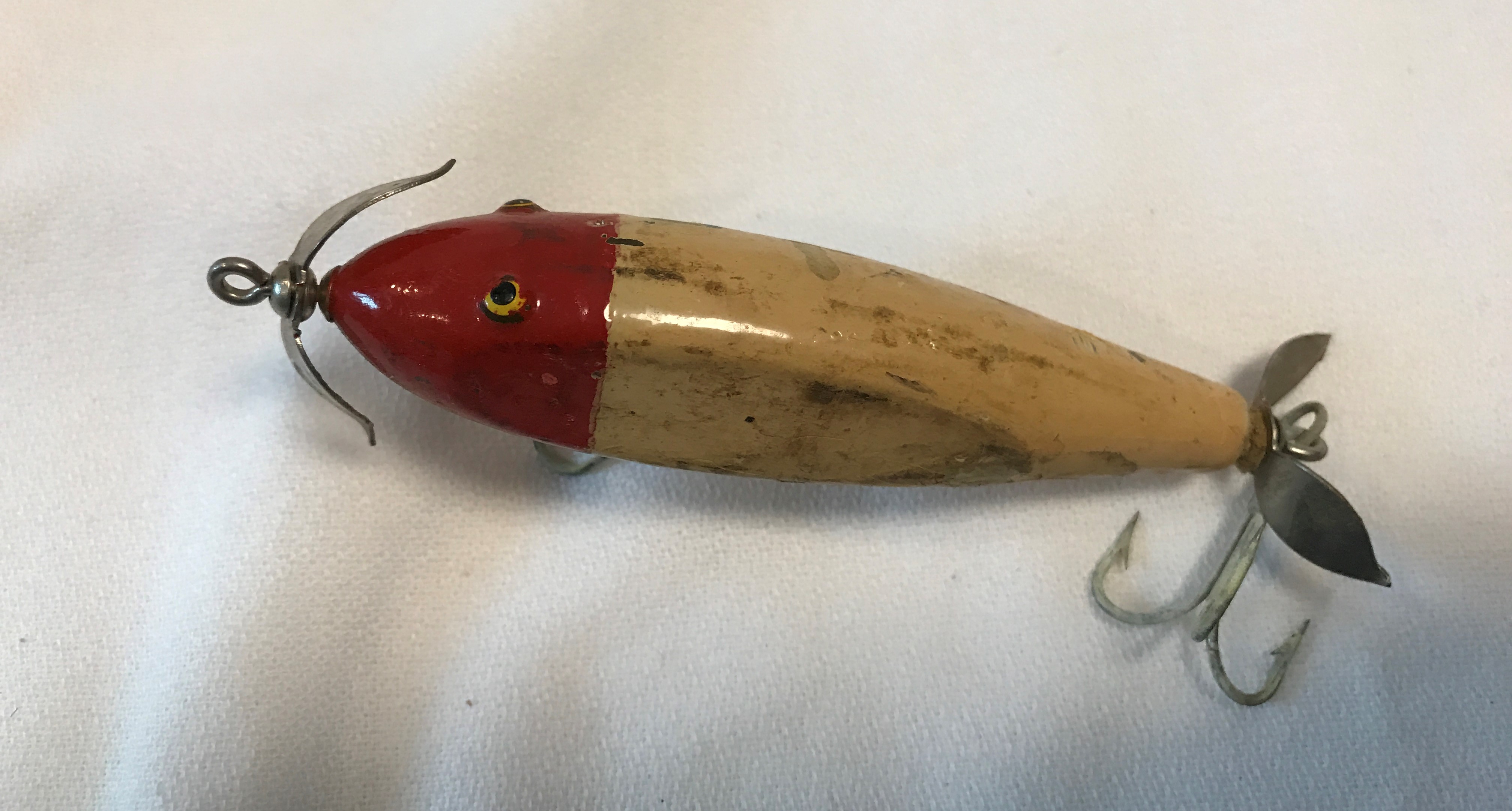 VINTAGE RED & WHITE WOODEN FISHING LURE