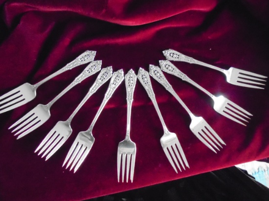 SET OF 9 INDIVIDUAL SALAD FORKS IN ROSE POINT PATTERN WALLACE STERLING