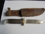 OLD WESTERN HUNTING KNIFE-FIXED BLADE WITH POOR LEATHER SCABBARD