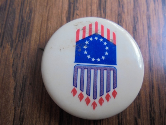 VINTAGE "PATRIOT" AMERICAN FLAG LIKE PIN-BACK BUTTON