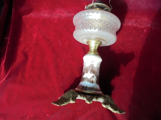 ORNATE OLD KEROSENE TABLE LAMP WITH A "CABIN VIEW" ON THE COLUMN & ORNATE CAST IRON BASE