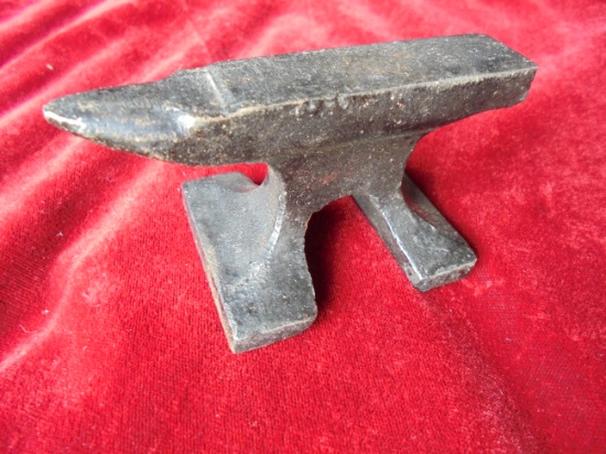 SMALL CAST IRON ANVIL-PAPER WEIGHT ?