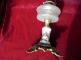 ORNATE OLD KEROSENE TABLE LAMP WITH A 