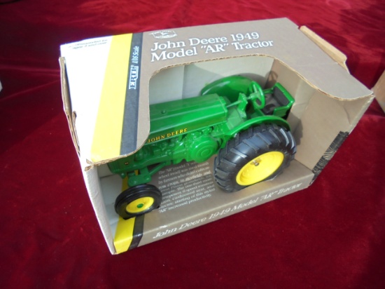 NEW IN BOX JOHN DEERE 1/16 SCALE TOY MODEL "AR" TRACTOR