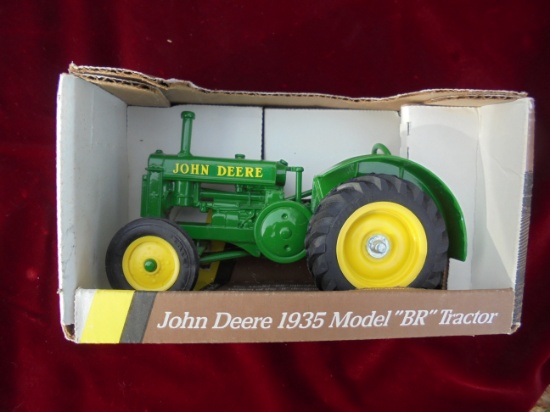 JOHN DEERE TOY 1935 MODEL 'B'R' TOY TRACTOR NEW IN BOX