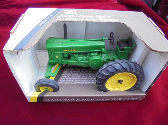 NEW IN BOX JOHN DEERE TOY MODEL '70 ROW CROP' COLLECTORS EDITION