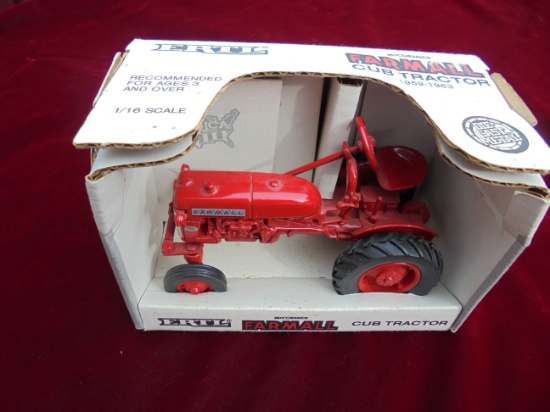 TOY FARMALL 1/16 SCALE TOY TRACTOR STILL IN BOX