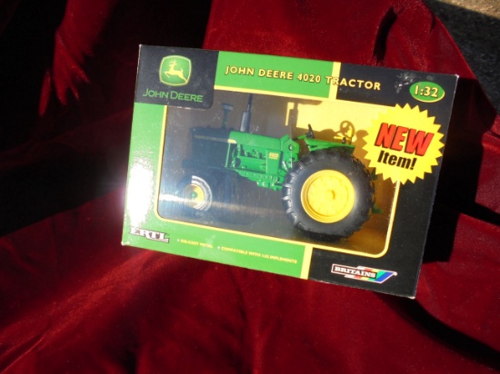 NEW IN BOX JOHN DEERE 1/32 "MODEL 4020" CLEAN W/ GOOD BOX