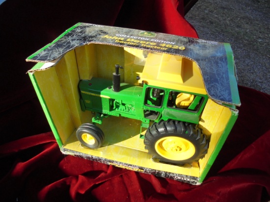 NEW IN BOX JOHN DEERE MODEL 4620 TOY TRACTOR- BRIGHT AND CLEAN