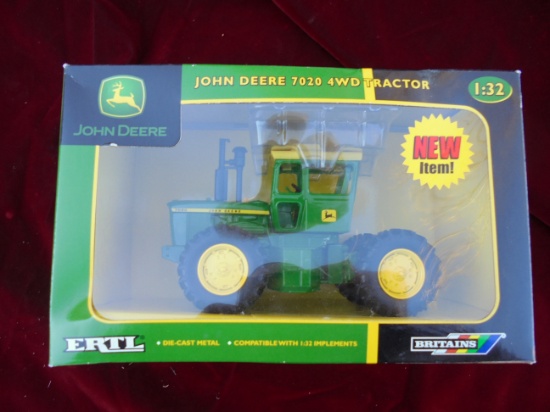 1/32 SCALE NEW IN BOX JOHN DEERE 7020 4WD TOY TRACTOR---NICE BOX