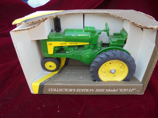 NEW IN BOX JOHN DEERE 630 LP TOY TRACTOR-NICE BOX