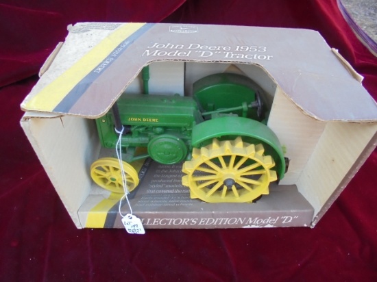 JOHN DEERE TOY MODEL "D" TRACTOR--1/16 COLLECTOR'S EDITION IN BOX