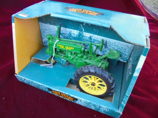 NEW IN BOX TOY JOHN DEERE MODEL "BN" TRACTOR-CLEAN BOX