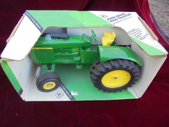 JOHN DEERE 5020 1/16 SCALE TOY TRACTOR IN BOX QUITE NICE