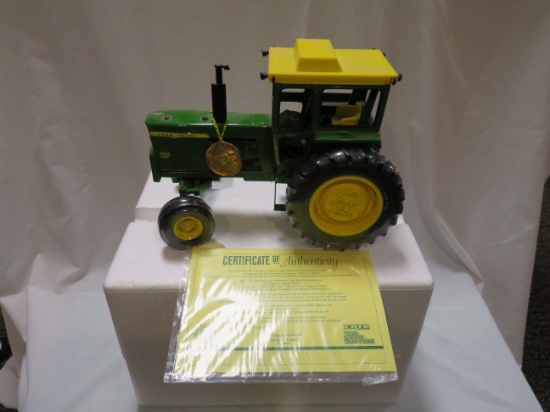 JOHN DEERE 4520 -- 2001 NATIONAL FARM TOY SHOW COLLECTOR EDITION