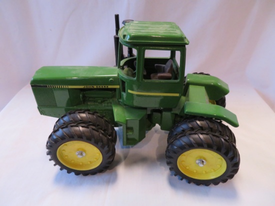 JOHN DEERE 8650 4 X 4 TRACTOR