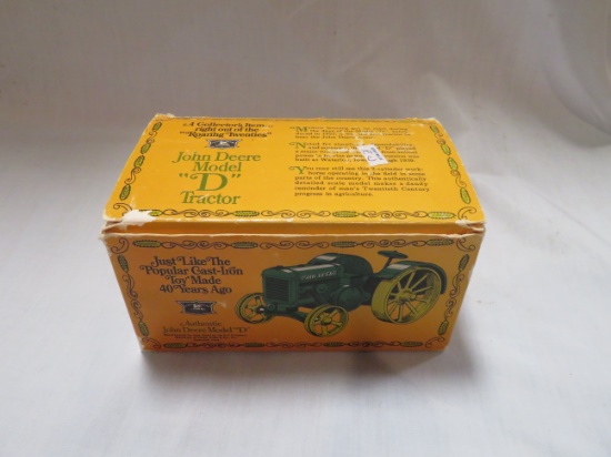 1923 - JOHN DEERE MODEL "D" TRACTOR WITH BOX