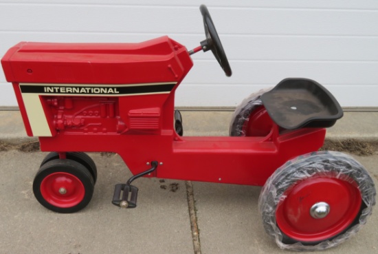 INTERNATIONAL PEDAL TRACTOR