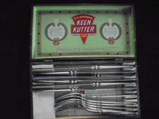 VINTAGE KEEN KUTTER SILVERWARE SET IN OAK BOX WITH "KK" LOGO