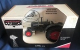 CASE COUNTRY CLASSICS SCALE MODEL TRACTOR