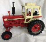 INTERNATIONAL 1456 TRACTOR - 1/16TH SCALE BY ERTL