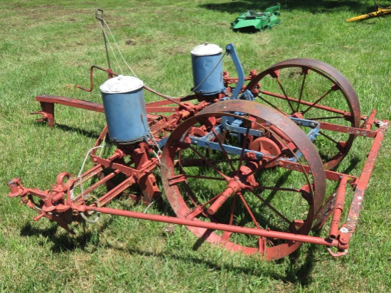 IHC 2 ROW PLANTER W/ MARKERS