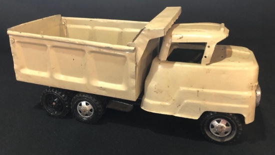 OLD METAL DUMP TRUCK
