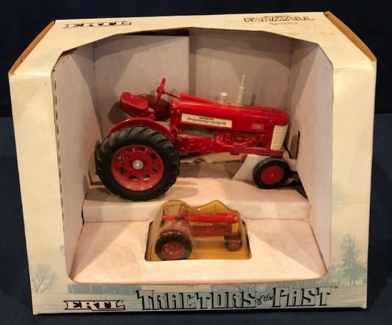 FARMALL 350 TRACTORS - ERTL "TRACTORS OF THE PAST"