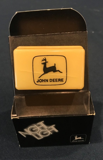 JOHN DEERE NIGHT LIGHT