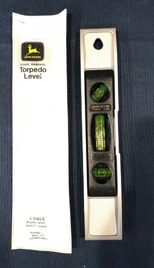JOHN DEERE 9" MAGNETIC TORPEDO LEVEL