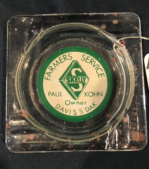 FARMERS SERVICE - "SKELLY" DAVIS, SOUTH DAKOTA - ADVERTISING ASH TRAY