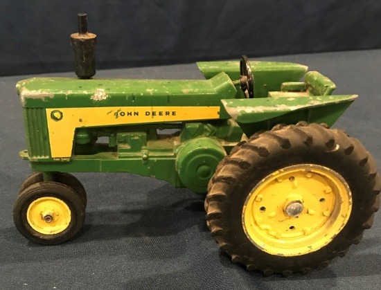 JOHN DEERE TWO CYLINDER TOY TRACTOR