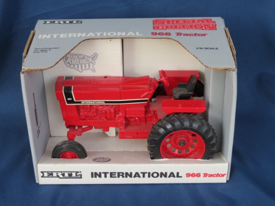 INTERNATIONAL 966 TRACTOR - SPECIAL EDITION
