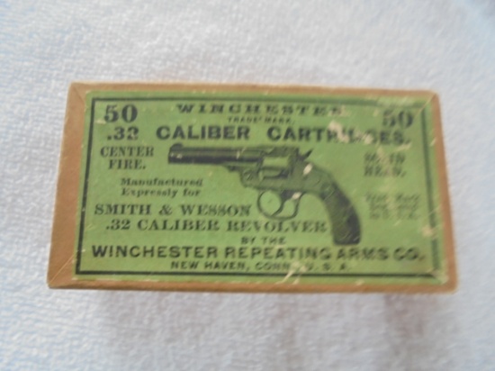 WONDERFUL---EARLY---WINCHESTER 32 CALIBER CARTRIDGE BOX WITH GRAPHIC-QUITE RARE IN THIS CONDITION