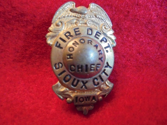 OLD SIOUX CITY FIRE DEPARTMENT BADGE-"HONORARY CHIEF"-QUITE RARE
