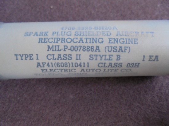 NEW OLD STOCK AIRCRAFT RECIPROCATING ENGINE SPARK PLUG-STILL SEALED IN CONTAINER