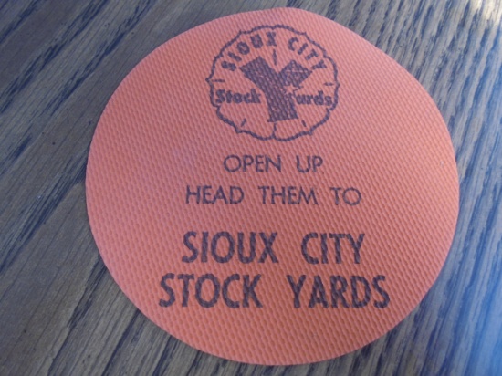 VINTAGE SIOUX CITY STOCK YARDS ADV. JAR OPENER-QUITE DIFFERENT