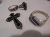 3 RINGS IN STERLING AND A SMALL CROSS (UNKNOWN MATERIAL)