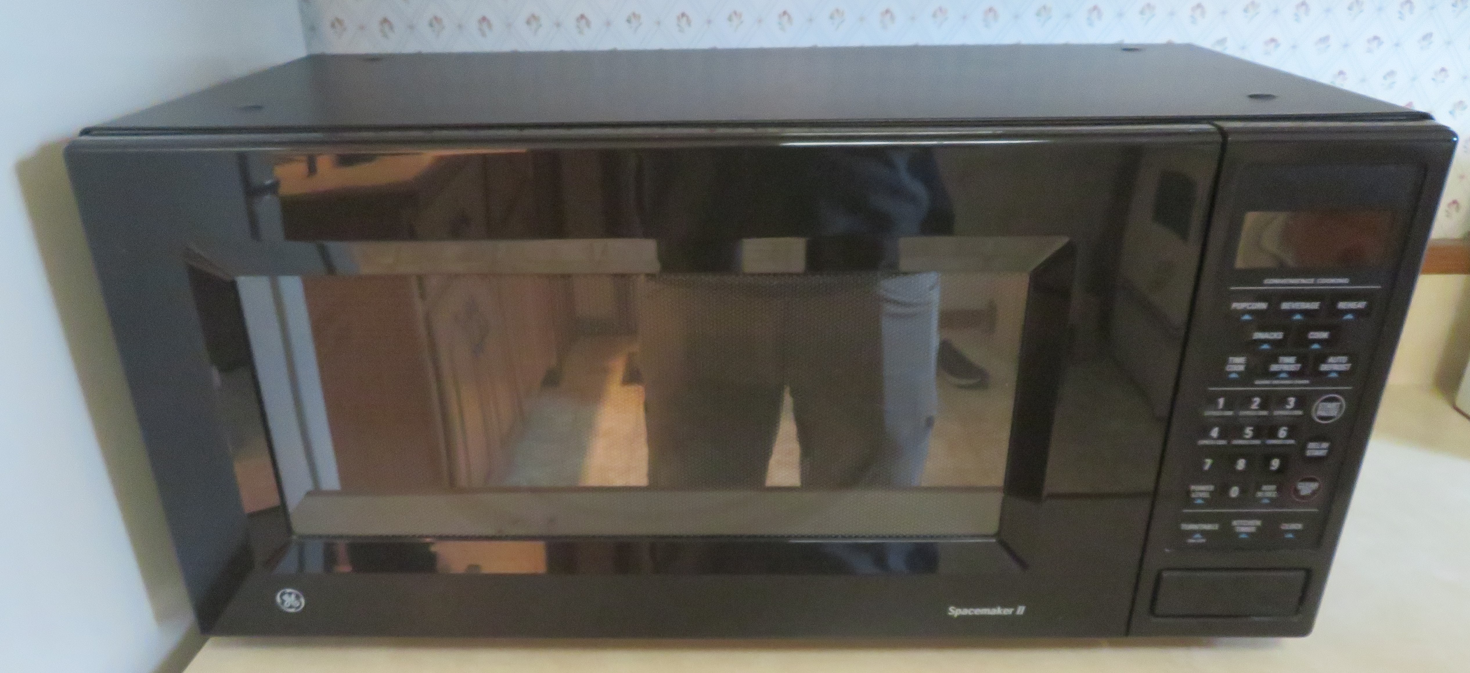 GE Spacemaker II Microwave Proxibid