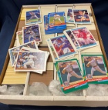 LARGE LOT OF BASEBALL CARDS & SPORTS CARDS