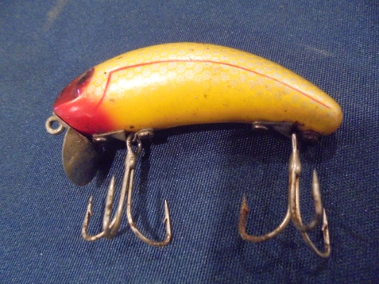 OLD RED AND YELLOW FISHING LURE WITH 2 HOOKS