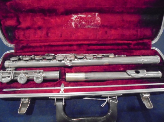 OLDER BUNDY FLUTE IN CASE-LOOKS GOOD