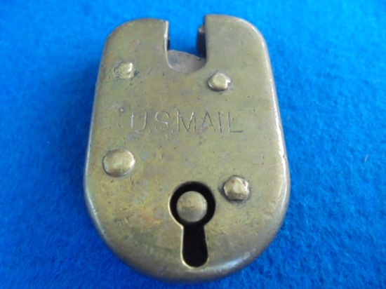 OLD AND SMALL BRASS PADLOCK MARKED "US MAIL"