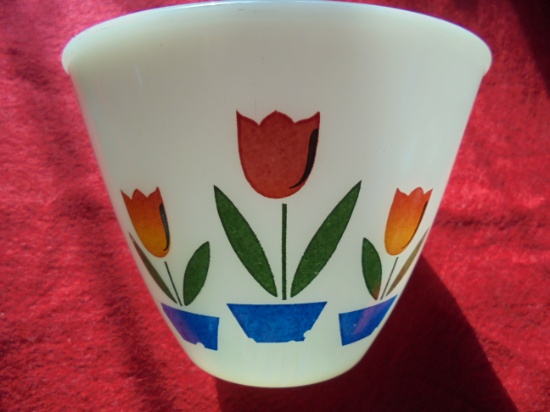WONDERFUL VINTAGE FIREKING "TULIP" BOWL 5 1/2 INCHES ACROSS THE TOP