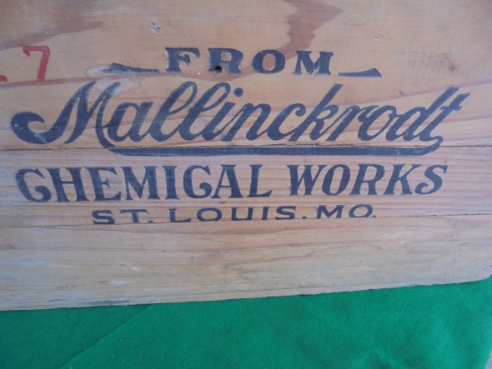 OLD WOOD CRETE WITH ADVERTISING FROM "MALLINCKRODT CHEMIGAL WORKS" ST. LOUIS