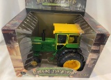 JOHN DEERE 4520 TRACTOR w/  HINIKER CAB