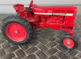 INTERNATIONAL TRACTOR w/ WIDE FRONT